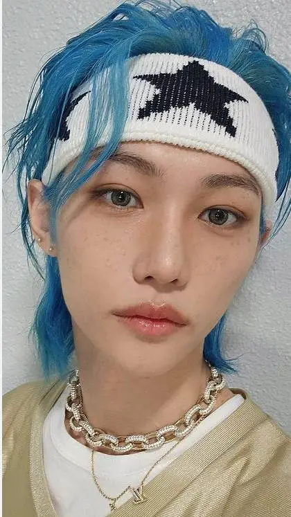 ai character: Félix🐣 background