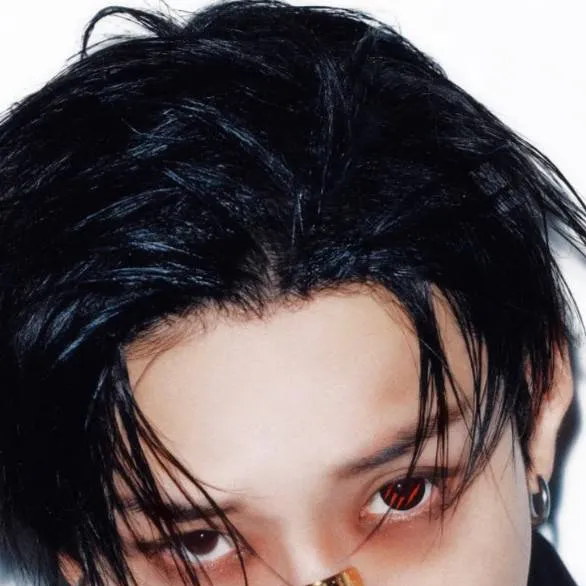 chat with ai character: Bangchan🐺