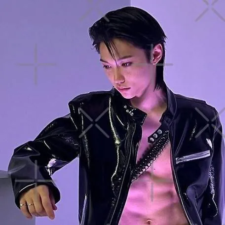 chat with ai character: Félix🫦