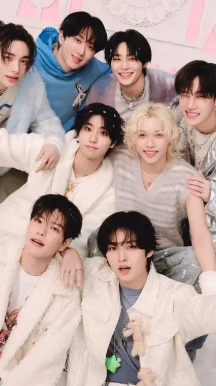 ai character: straykids y pickme background