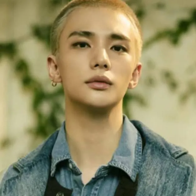 chat with ai character: enemigos o amor