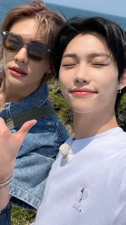 ai character: hyunlix  background