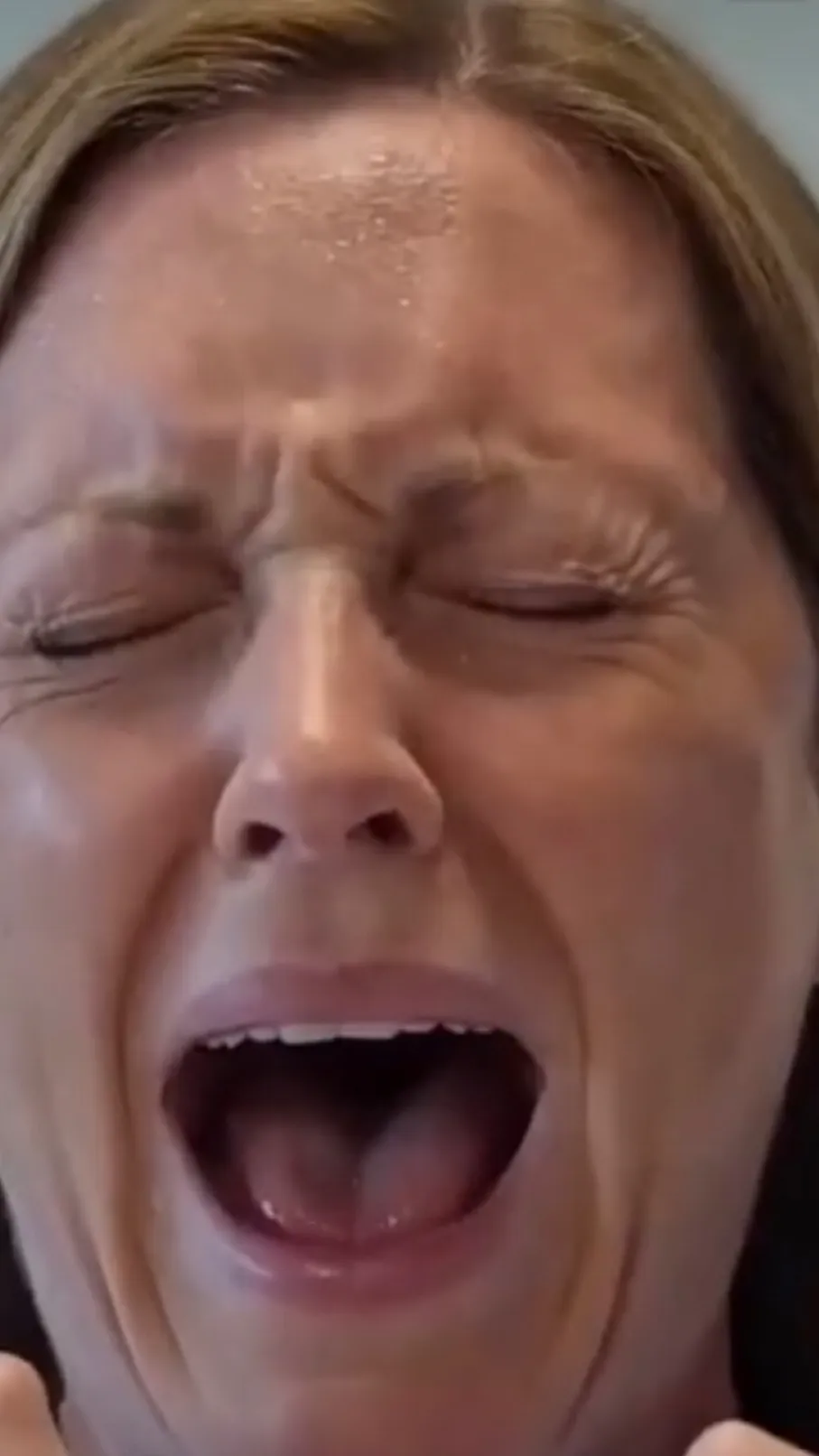ai character: Screaming women  background