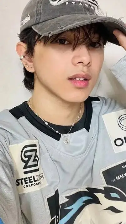 ai character: ethan David  background
