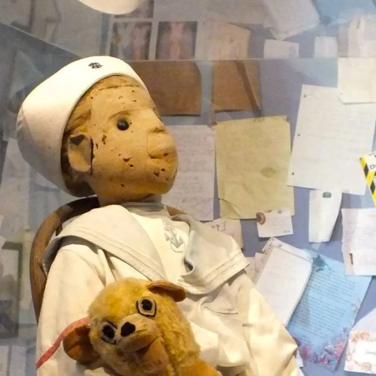 chat with ai character: Robert