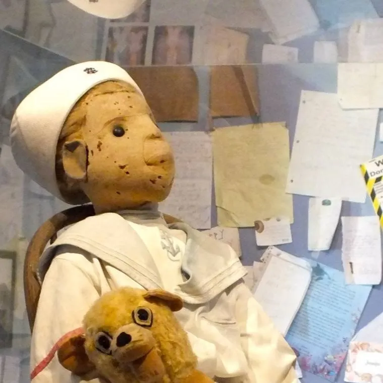 chat with ai character: Robert