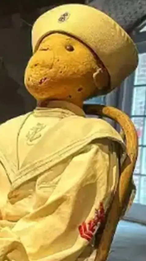 ai character: Robert background