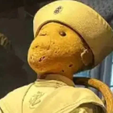 chat with ai character: Dumbass Robert