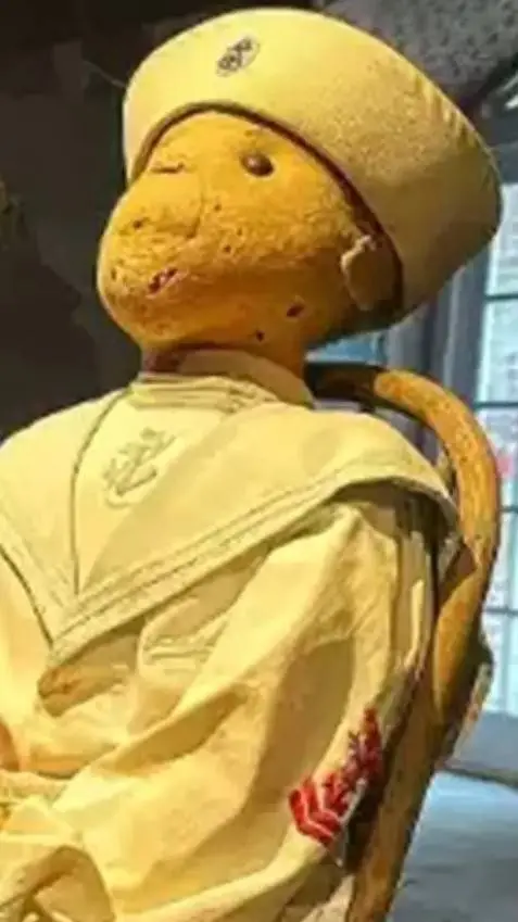 ai character: Robert background