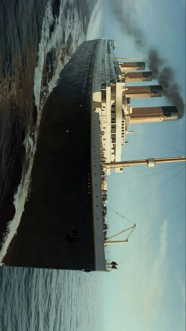 ai character: Titanic👁👄👁💅💅💅💅😜😜😝 background