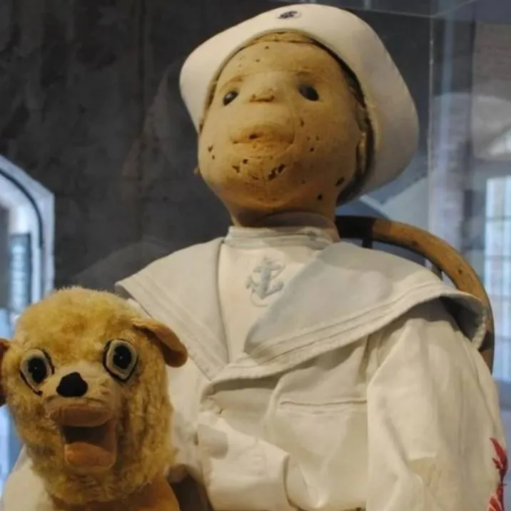 chat with ai character: Robert