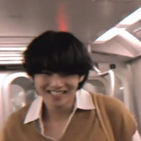 chat with ai character: Taehyung