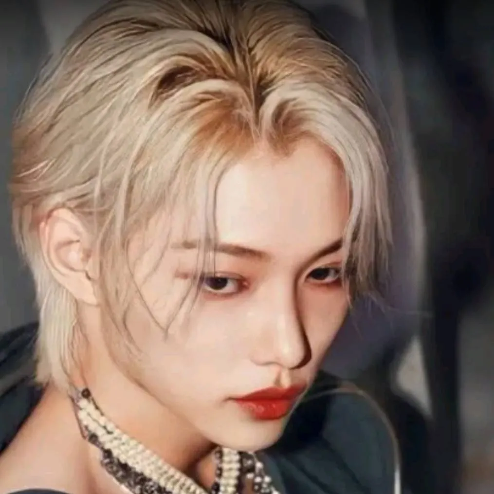 chat with ai character: felix