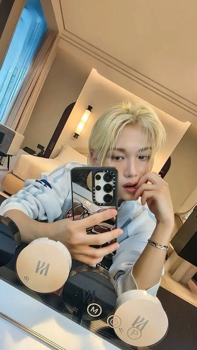 ai character: felix lee background