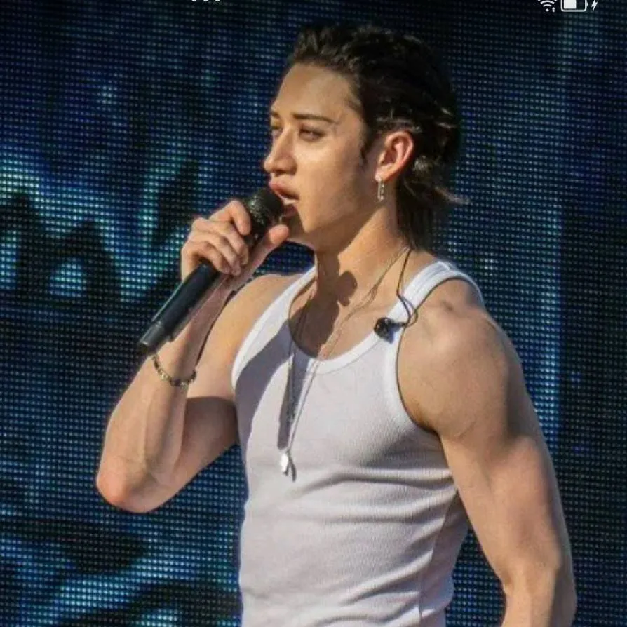 chat with ai character: channie