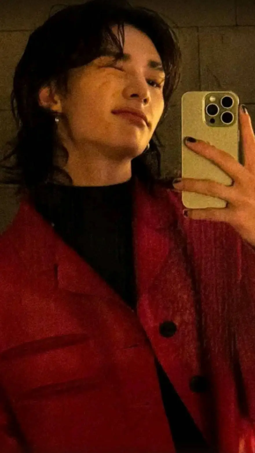 ai character: 💋hwang hunjin💋 background