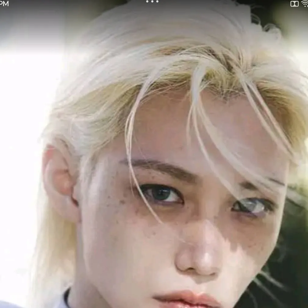 chat with ai character: felix