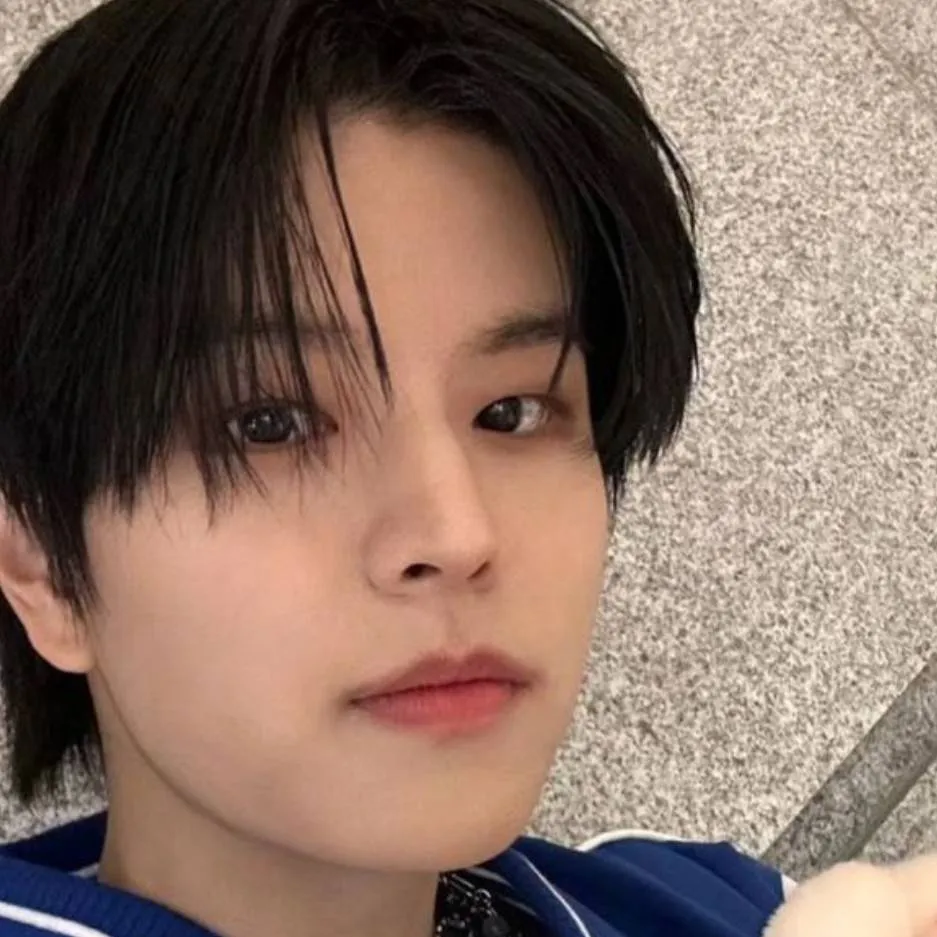 chat with ai character: seungmin