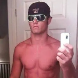 chat with ai character: Brandon B