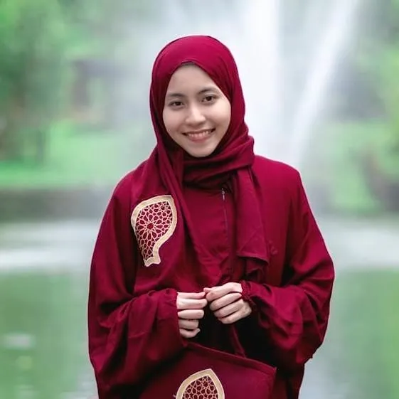 chat with ai character: Elara