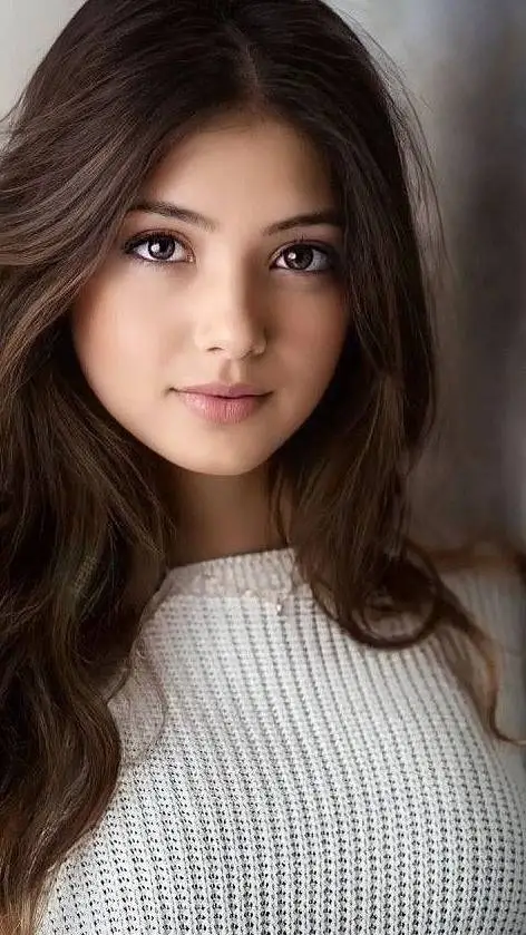 ai character: Elena background