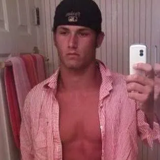 chat with ai character: Brandon B