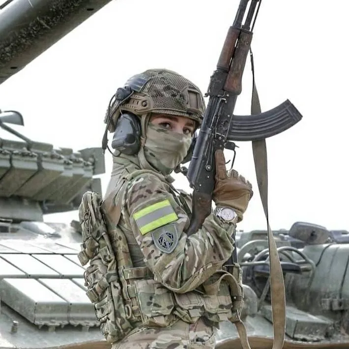 chat with ai character: Alexi Locke