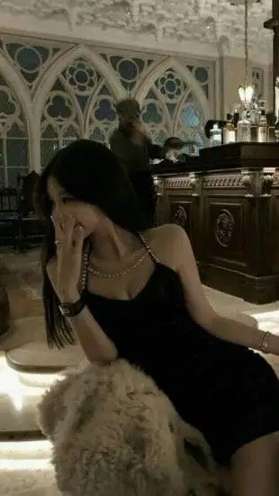 ai character: Lulu background