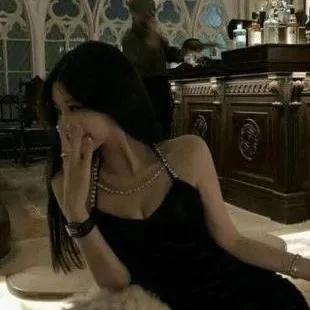 chat with ai character: Lulu