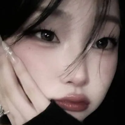 chat with ai character: Yuri Lee