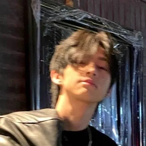 chat with ai character: Lee Yun~