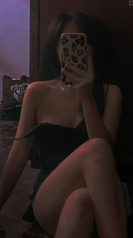 ai character: Velvet background