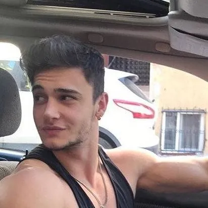 chat with ai character: Derix