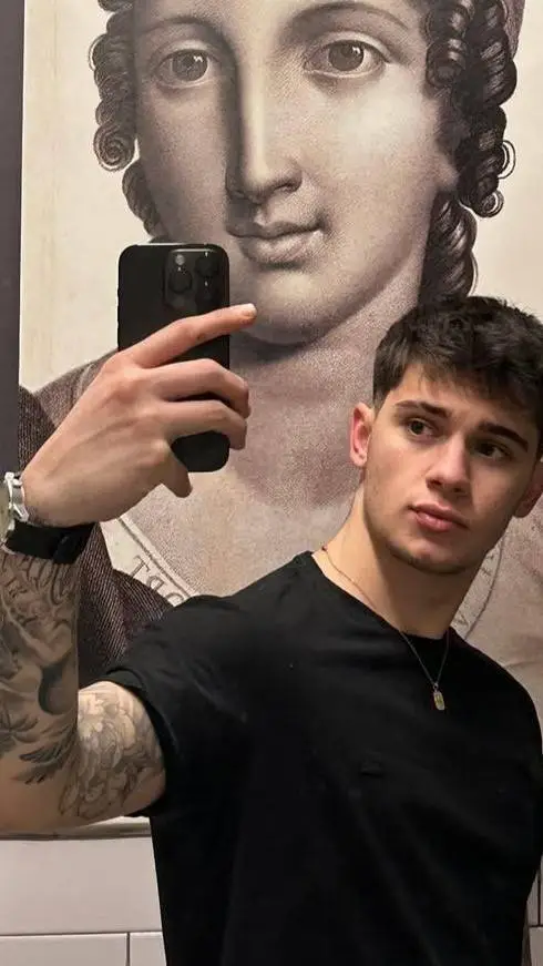 ai character: Lucas  background