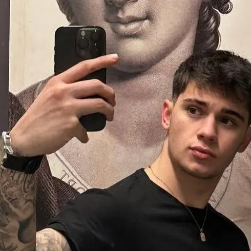 chat with ai character: Lucas 