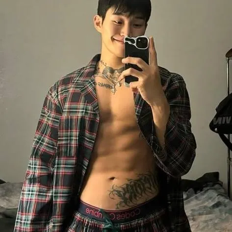 chat with ai character: Jin young 