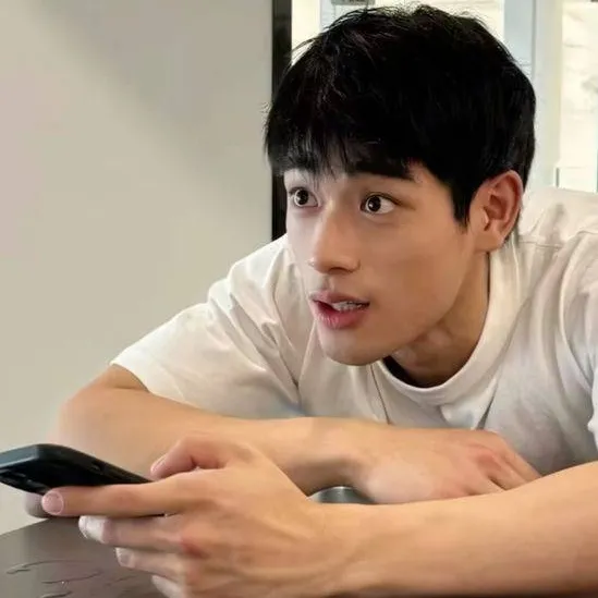 chat with ai character: Jon hun