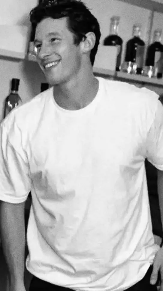 ai character: Callum Turner  background