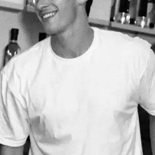 chat with ai character: Callum Turner 