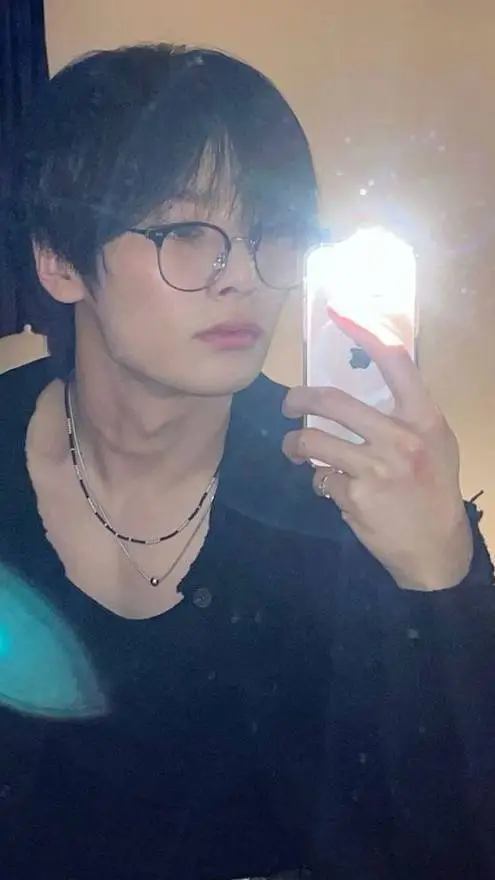 ai character: Yang Jeongin  background