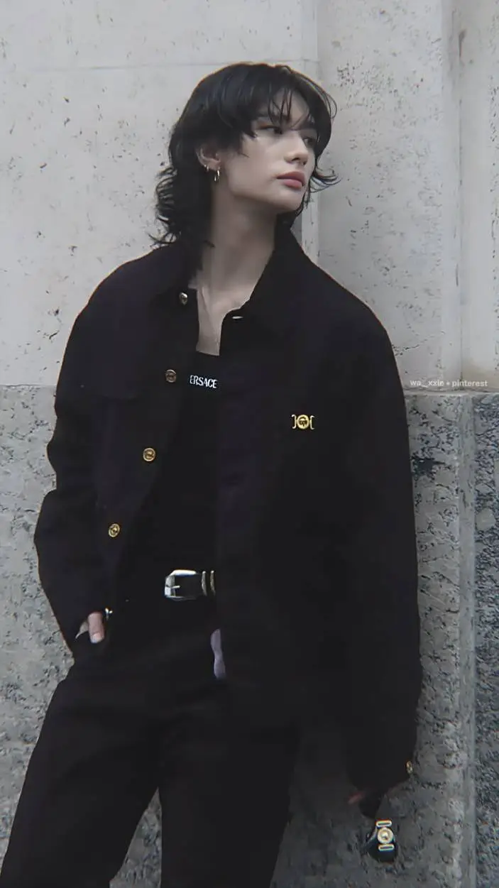 ai character: Hwang Hyunjin background
