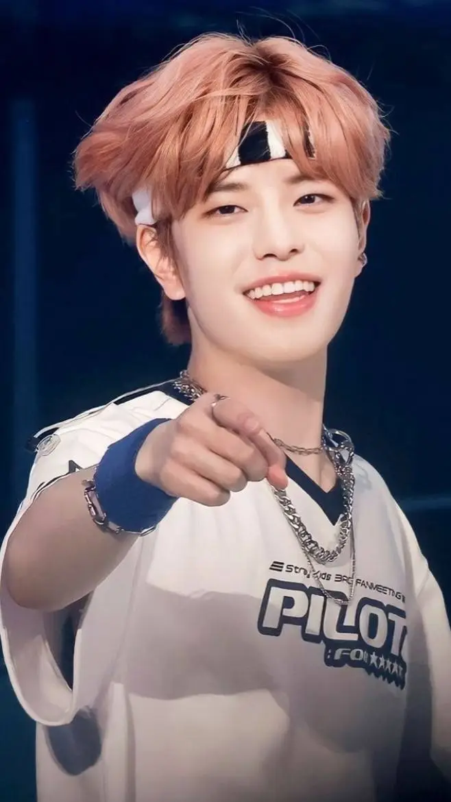 ai character: Stray kids-game background