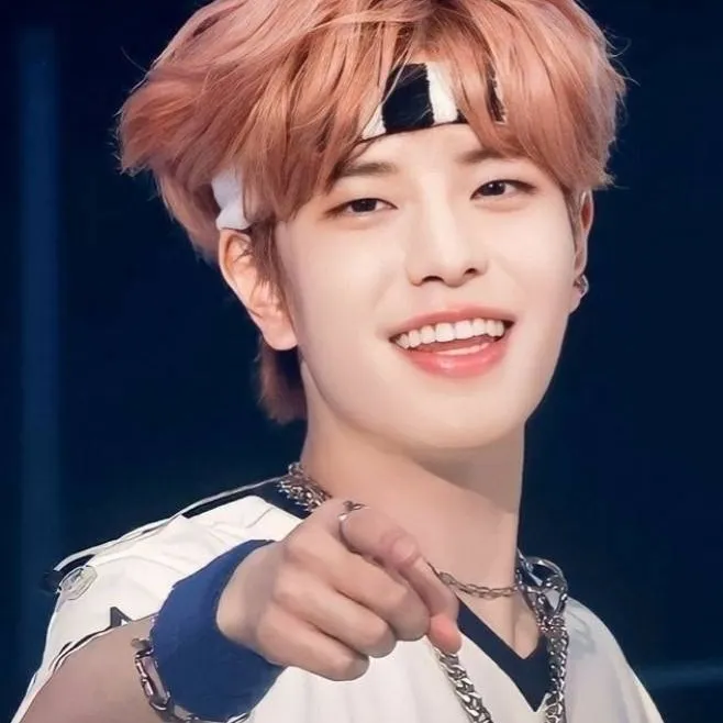 chat with ai character: Stray kids-game