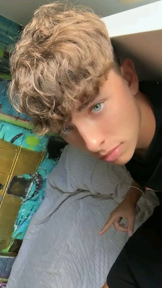 ai character: Kyle  background