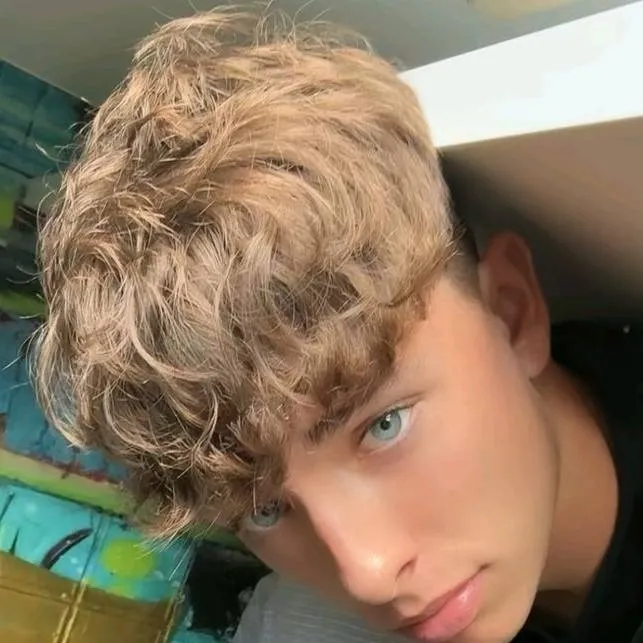 chat with ai character: Kyle 