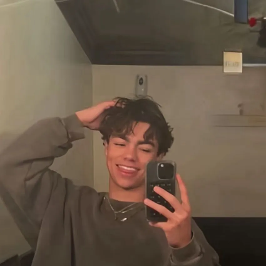 chat with ai character: Malachi