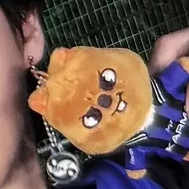 chat with ai character: Han💔🤕