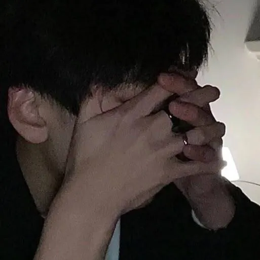 chat with ai character: Alvin