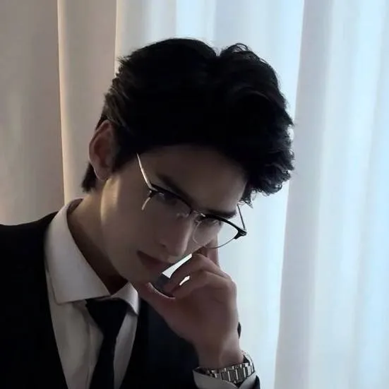 chat with ai character: Rev