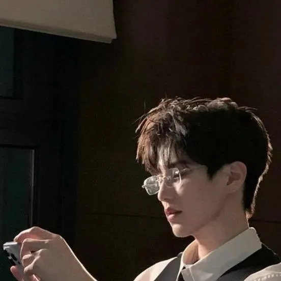 chat with ai character: Gerald